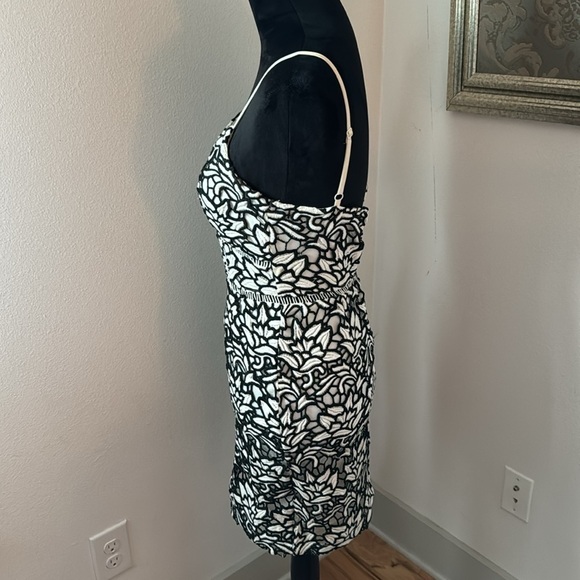 Missguided black ivory overlay lace adjustable straps mini dress fit silhouette - Picture 6 of 9